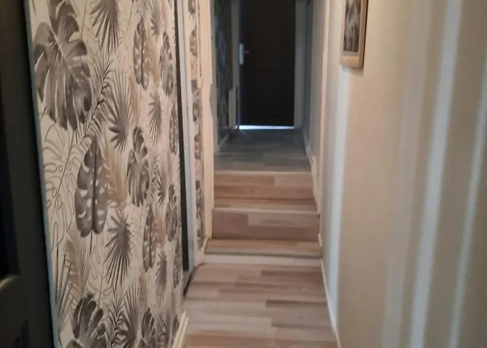 Charmante Maison à Cérences Avec Jardin De 55 M²